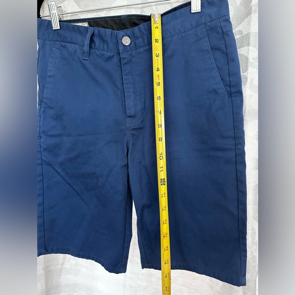 Volcom men’s short.